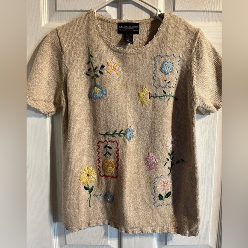 Salon Studio Knit Short‎ Sleeve Top Size Small Embroidered Floral Vintage Granny